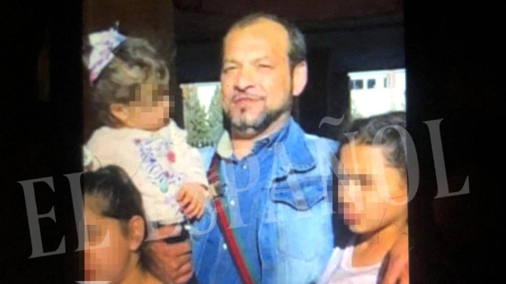 Juan Mendoza, con los hijos que tuvo junto a Cele.
