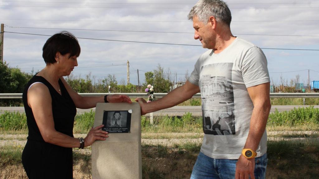 Eli y Carlos en el altar de Marta.