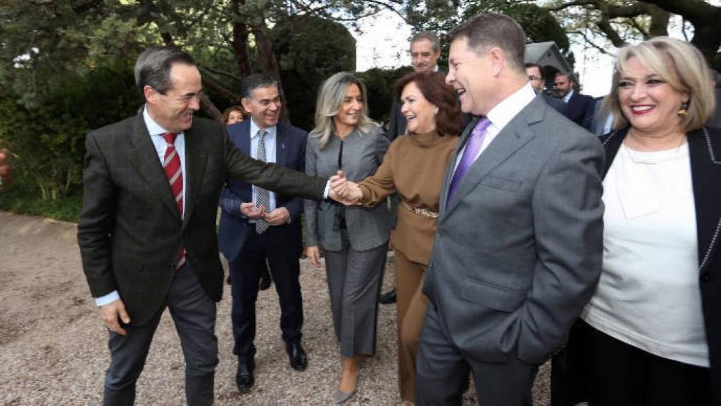 Bono y Calvo se saludan en el Enclave Mujeres organizado por EL DIGITAL CLM. Foto: Óscar Huertas
