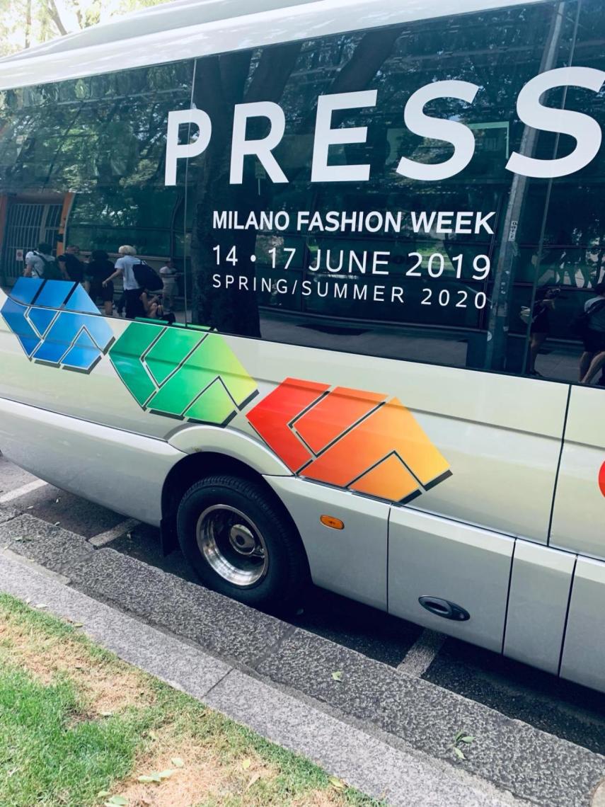 La furgo de los que se creen que más importan, los periodistas