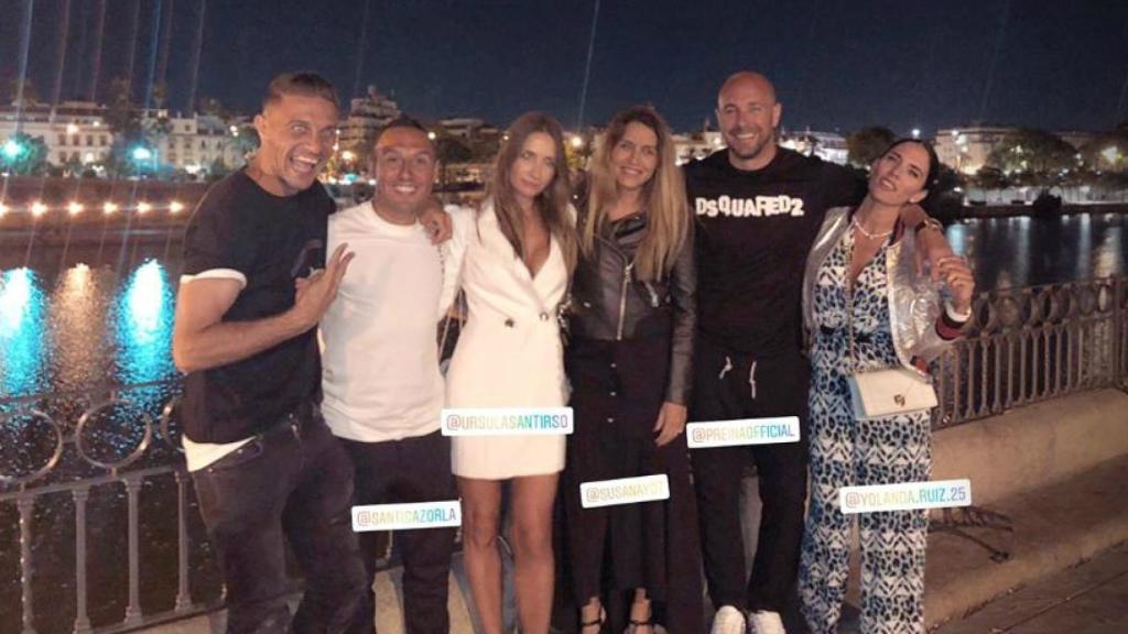 Los futbolistas Joaquín, Santiago Cazorla y Pepe Reina acudieron con sus parejas.