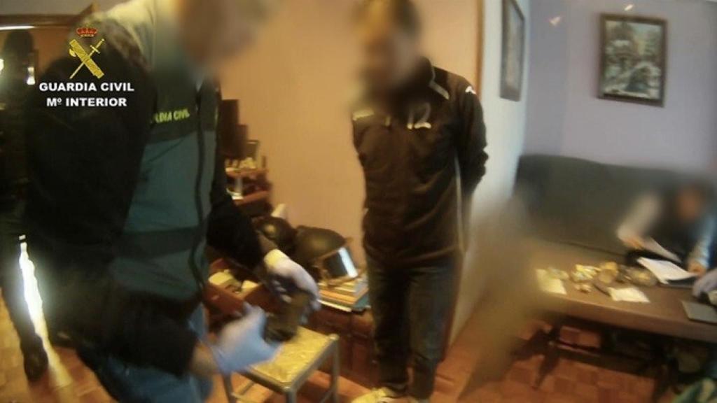 La Guardia Civil detiene a 29 narcos al desmantelar una banda de tráfico de hachís.