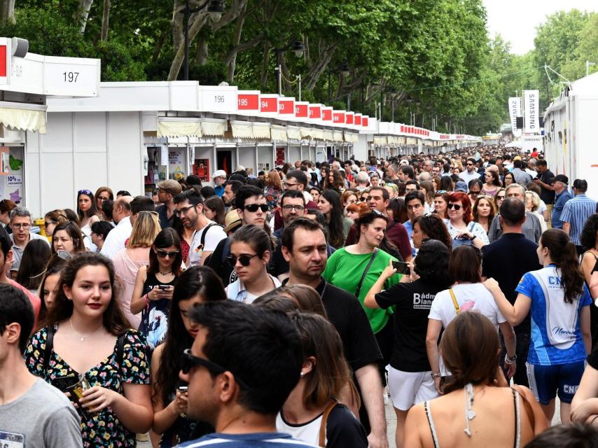 Imagen del Paseo de Coches del Retiro, ubicación habitual de la Feria.