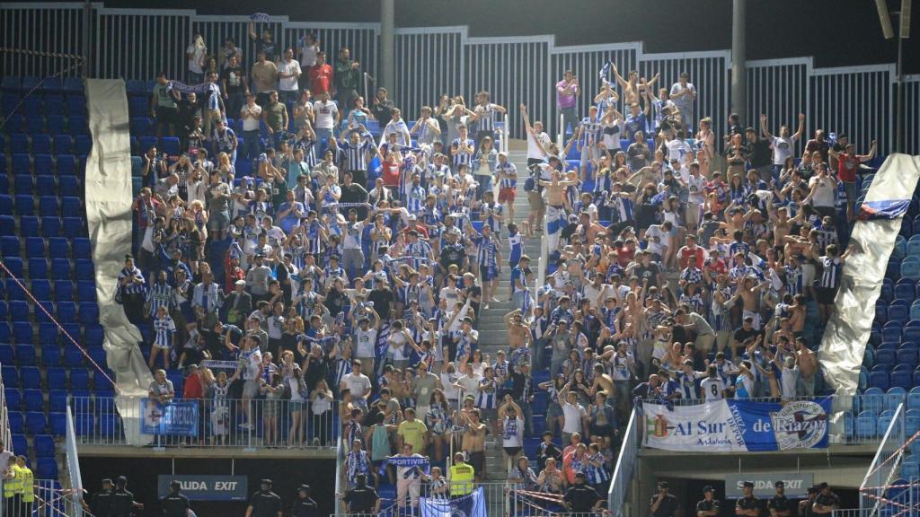 Un pequeño Riazor en La Rosaleda: los aficionados que acompañaron al Dépor