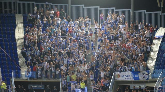 Un pequeño Riazor en La Rosaleda: los aficionados que acompañaron al Dépor
