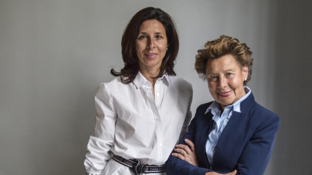 Lourdes Gullón, nueva presidenta de la empresa, junto a María Teresa Rodríguez.