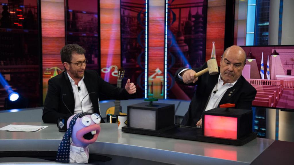 Antonio Resines conoce a Trancas y Barrancas durante su paso por 'El Hormiguero'.