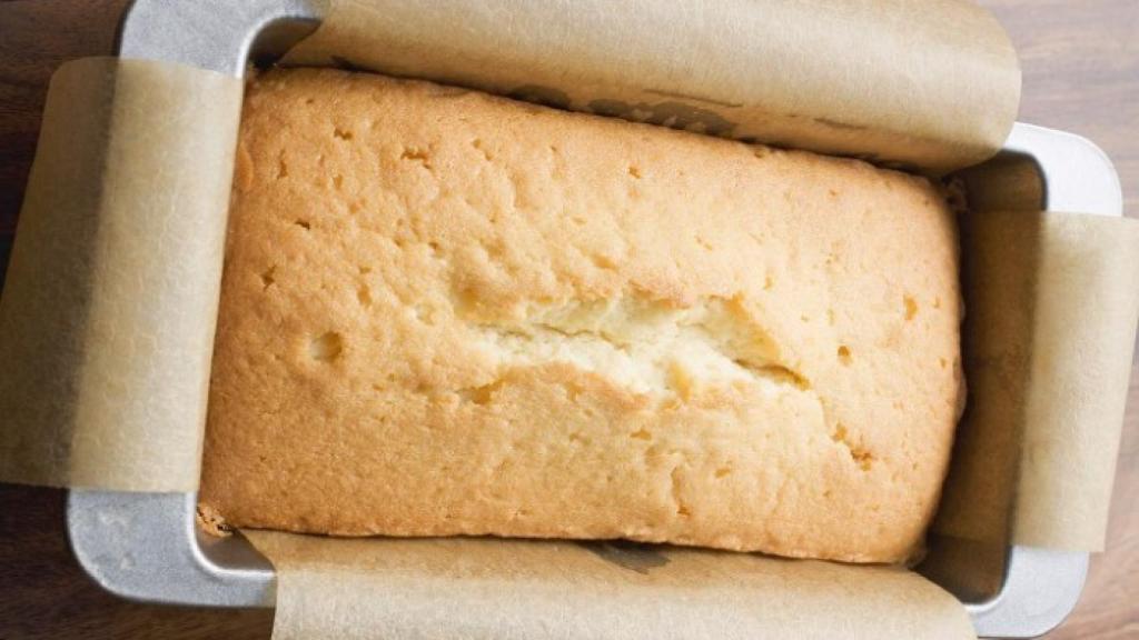 Un bizcocho recién salido del horno.