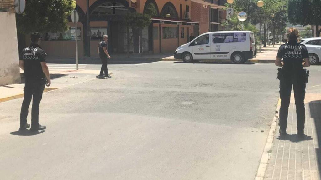 Control de seguridad ciudadana de la Policía Local de Jumilla en las inmediaciones de la zona en la que Carlos Humberto abordó el pasado sábado a una niña de 8 años