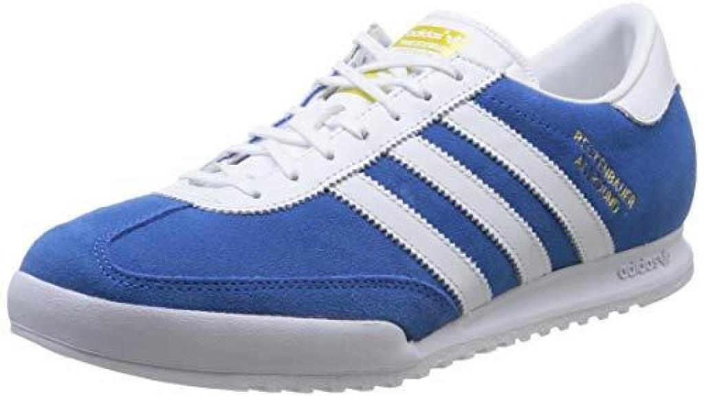 Zapatillas de Adidas en las que se pueden ver las tres bandas que identifican a la marca.