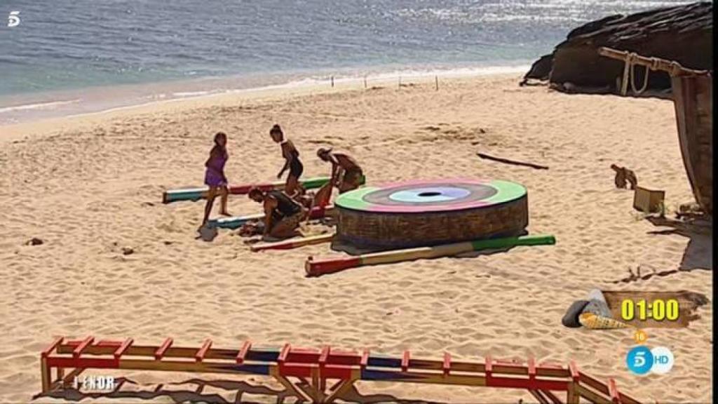 Colate y Fabio tendidos en el suelo tras el accidente.