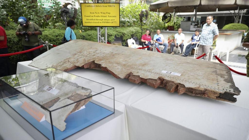 Uno de los pocos restos encontrados del avión.