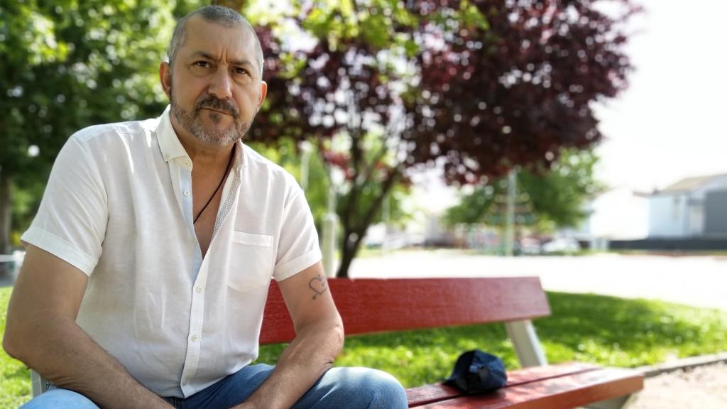 Antonio denuncia que se haya reducido el número de oncólogos en el hospital.