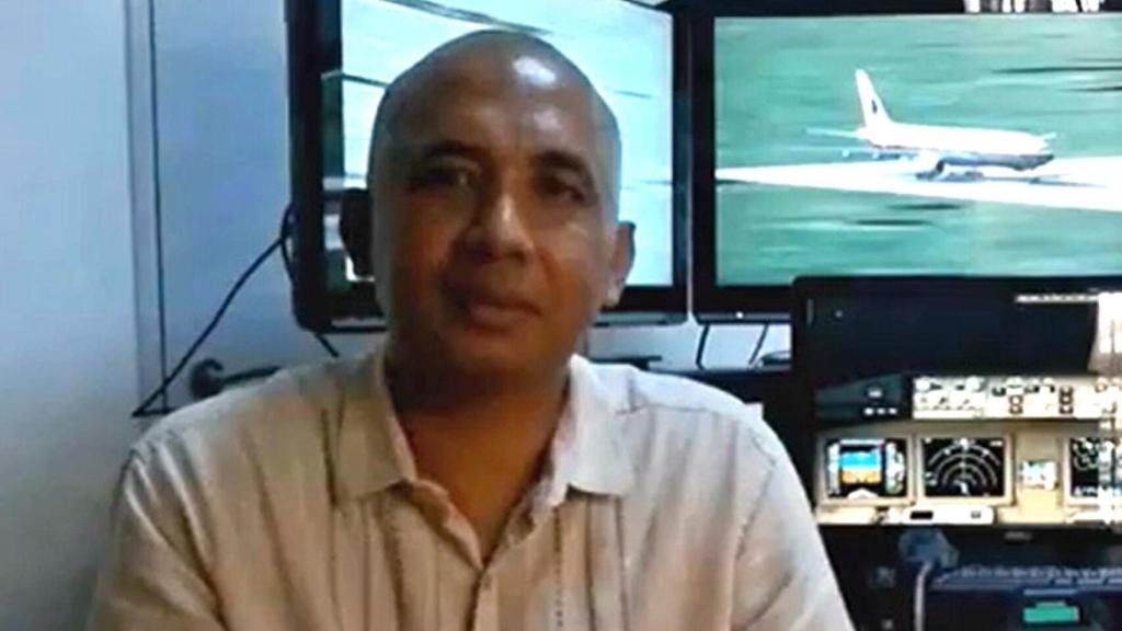 Zaharie , el piloto del MH370, junto con su mujer y su hijo