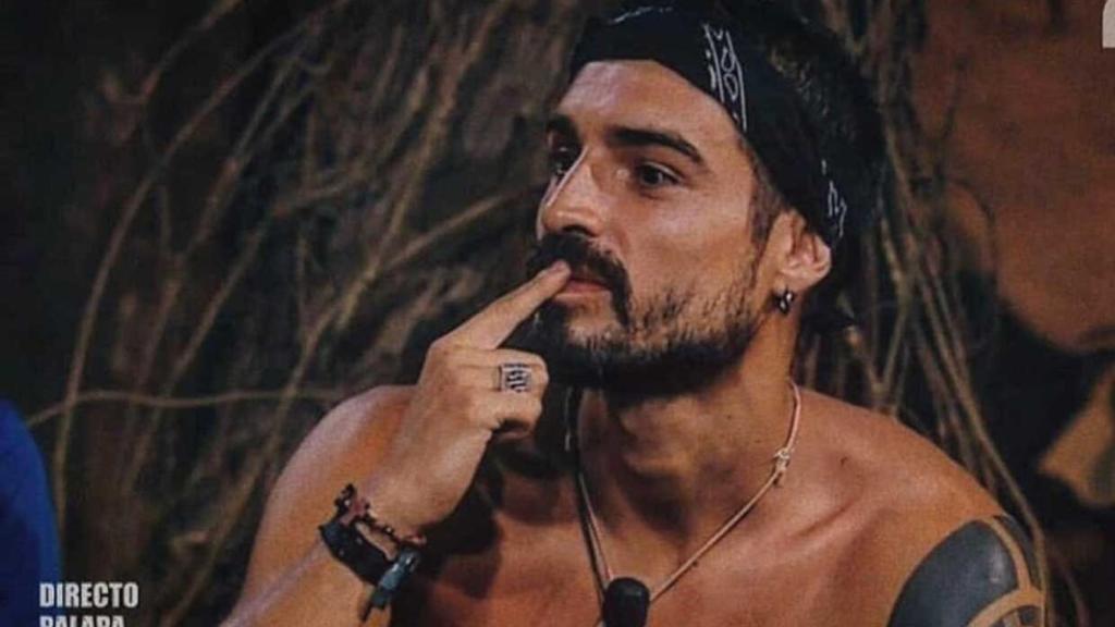 Fabio en la palapa de Honduras.