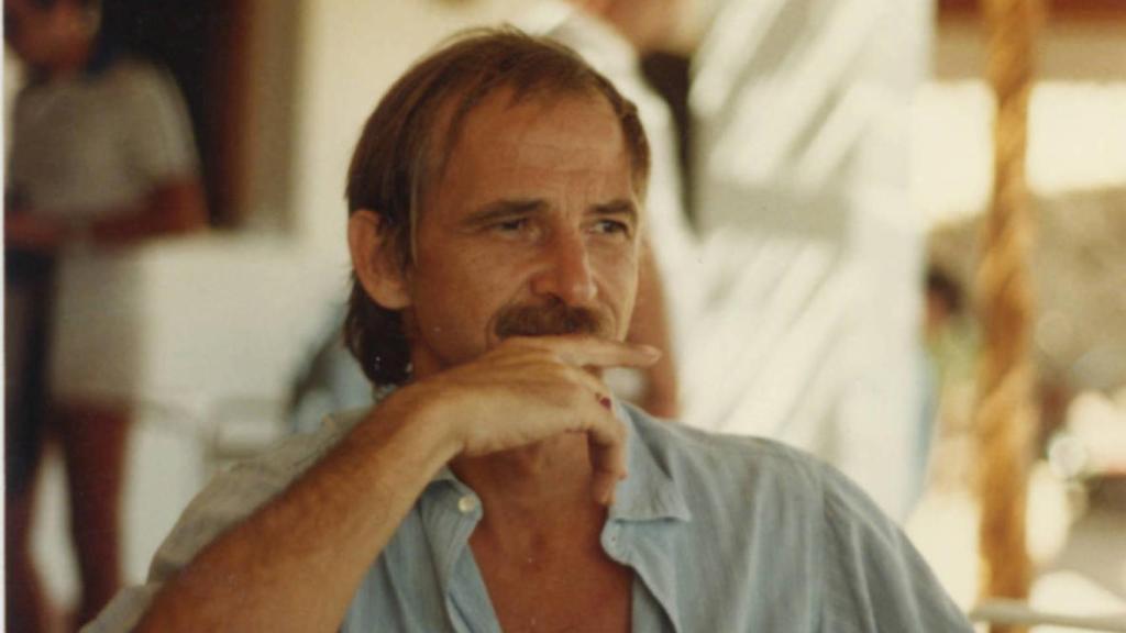 Antonio Escohotado en Formentera, poco después de cumplirse el trimestre de prisión preventiva.