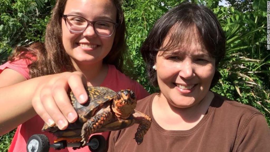 Pedro junto a su familia de adopción