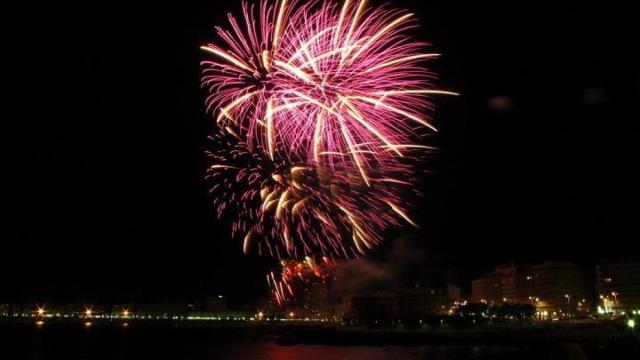 Pirotecnia bélica, un jardín de flores y ‘Doraemon’: Así será la batalla naval de A Coruña
