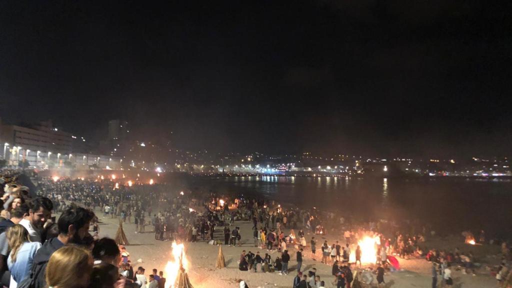 Encendido de hogueras en el Orzán