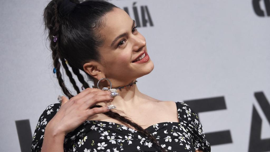 Detalle de una de las manicuras de Rosalía realizadas por Dvine Nails.