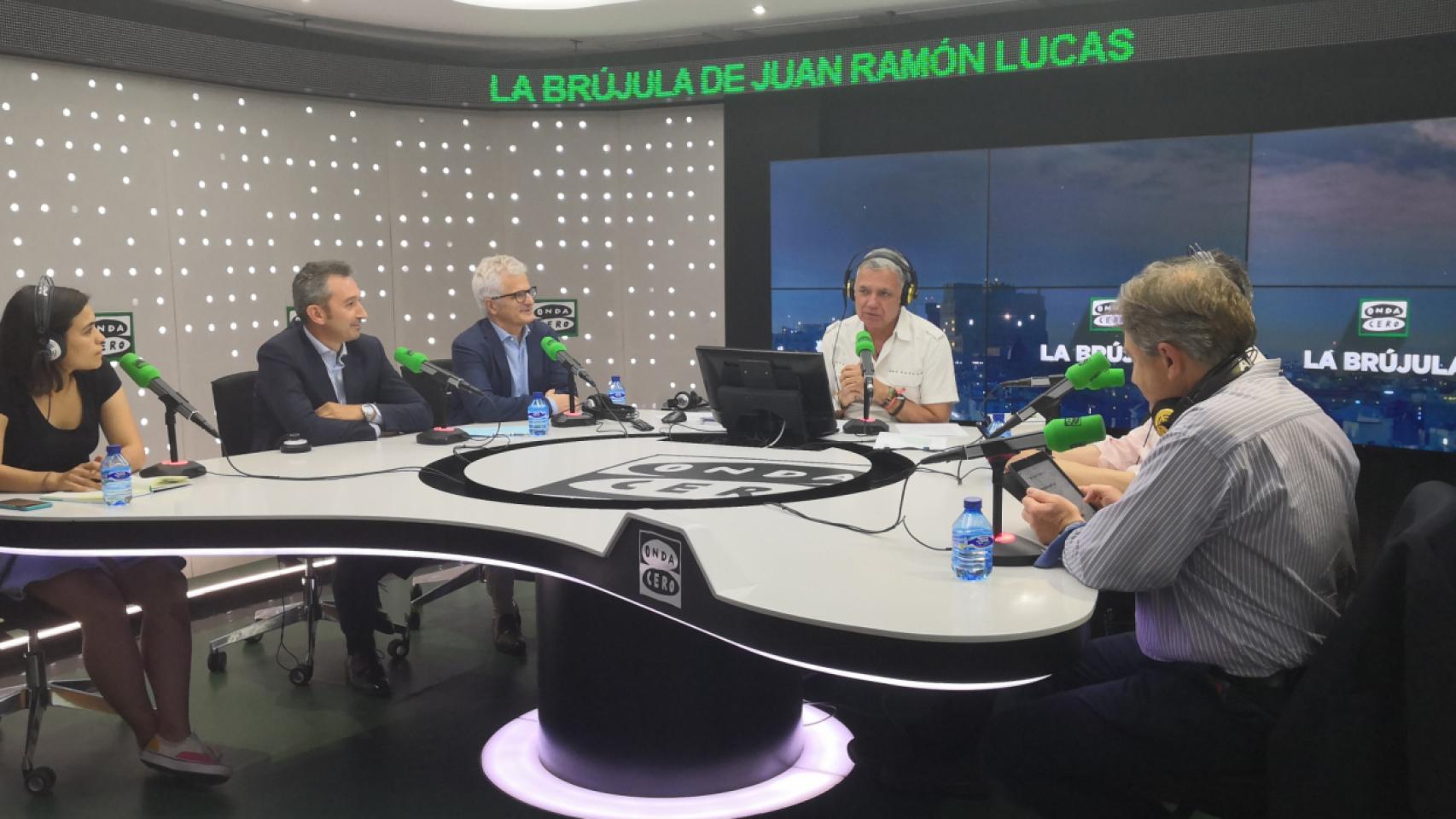 Representantes de Accenture y Carrefour en los estudios de Onda Cero.