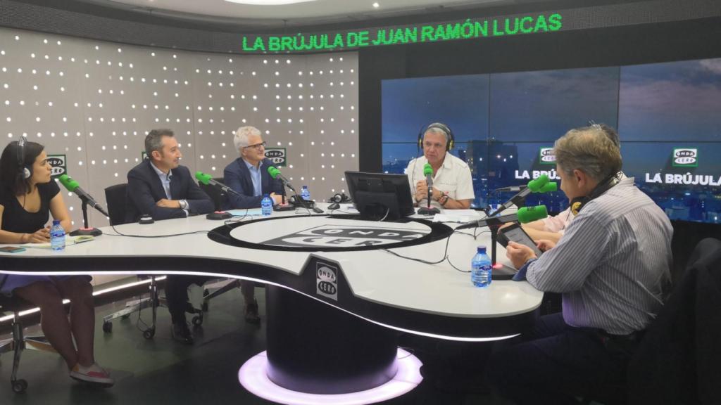 Representantes de Accenture y Carrefour en los estudios de Onda Cero.