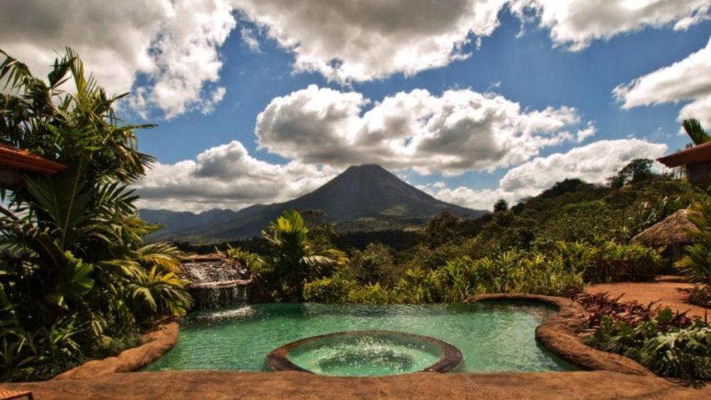 Detalle de la piscina de la villa en la que se están hospedando Pilar Rubio y Sergio Ramos.