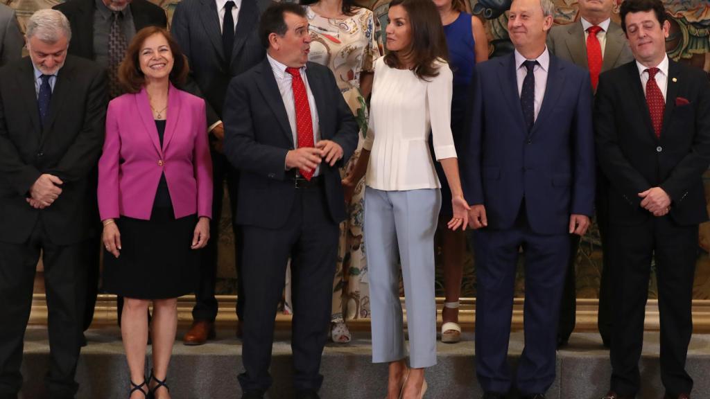 Letizia charlando animadamente durante la audiencia en Zarzuela.