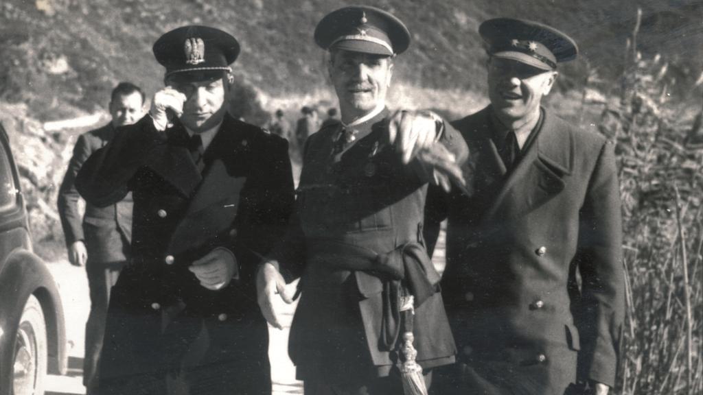 Latorre Roca fue muy crítico con el régimen de franco y su corrupción.