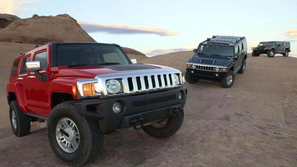 Distintos modelos de la marca Hummer.