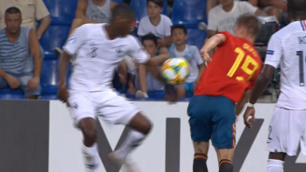 La mano no señalada de Francia dentro del área