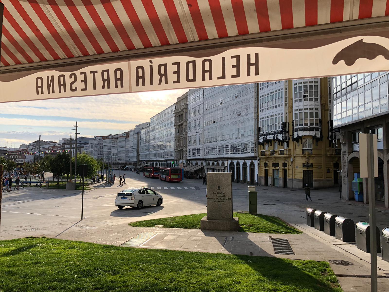 Desde la esquina la Marina coruñesa, donde se ubica la sede central (Narváez)