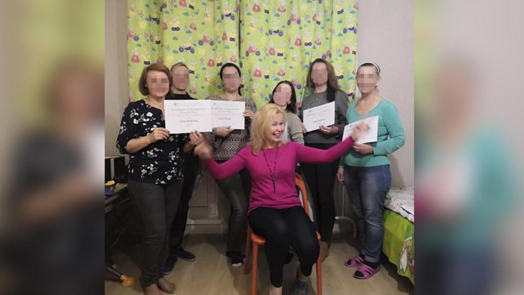 Olga K. junto a sus clientas.