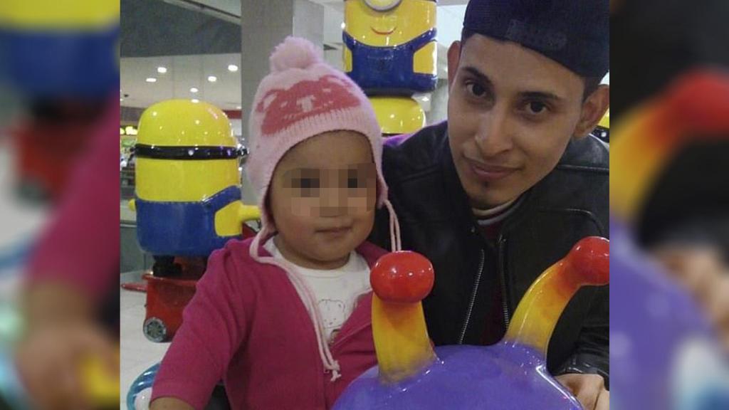 Óscar decidió cruzar el río con su pequeña entre los brazos pese a la fuerte corriente del agua.