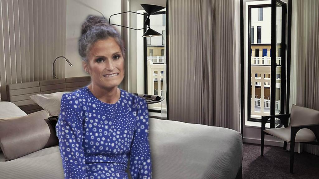 Verdeliss en un montaje en el hotel de París en el que se ha hospedado esta semana.