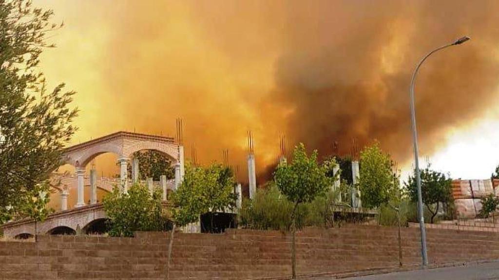 Incendio en Toledo que afecta a la urbanización de Montesión