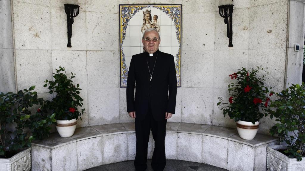 El nuncio del Papa, Renzo Fratini.