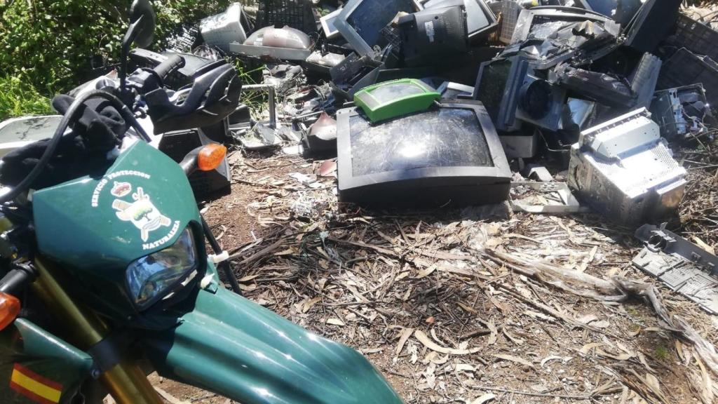 Una patrulla del Seprona localizó dos vertidos