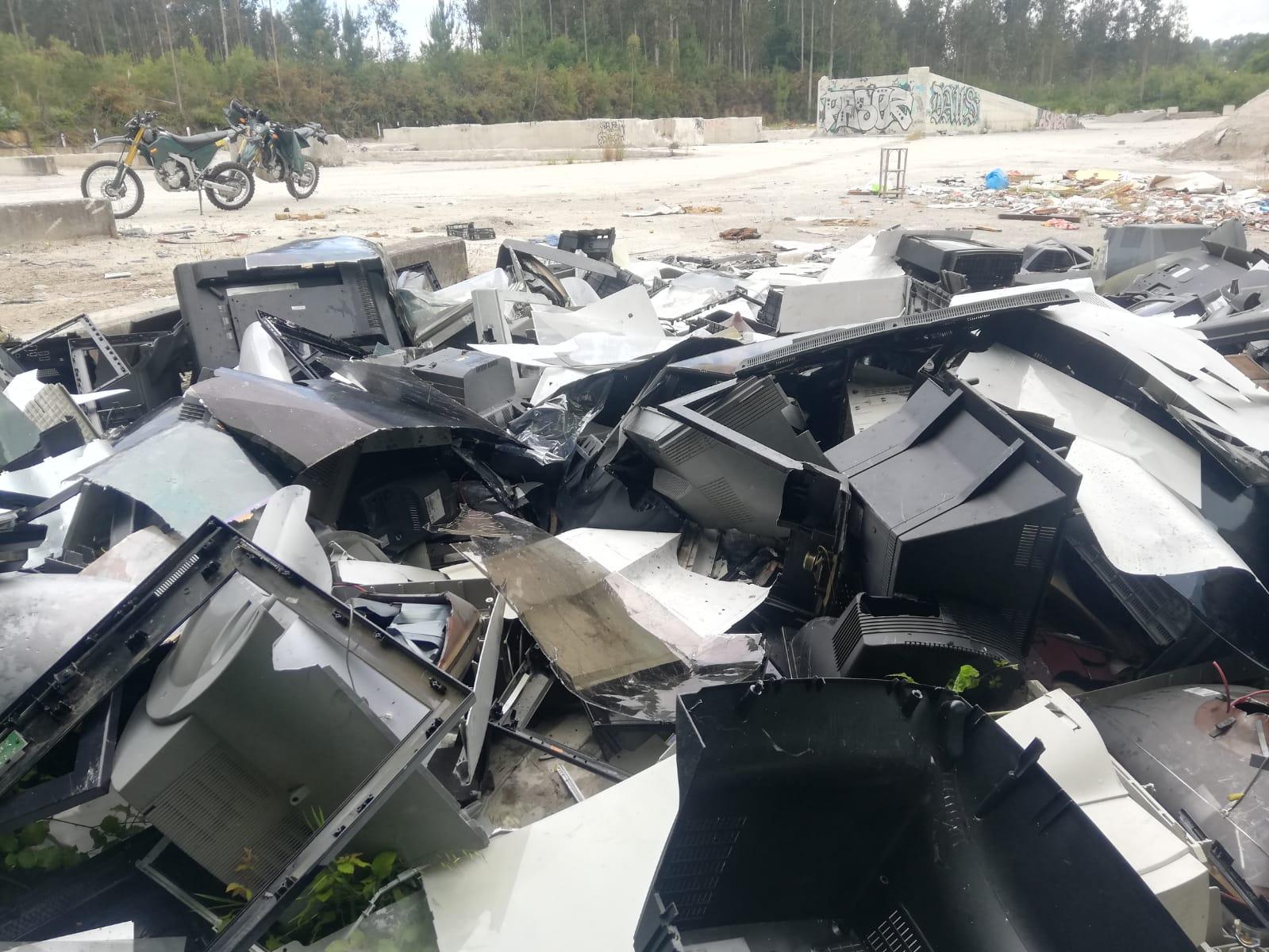 Desechos almacenados de forma irregular (Guardia Civil)