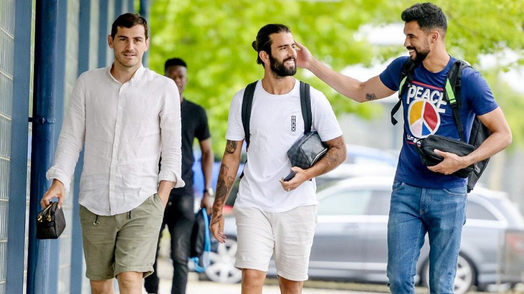 Iker Casillas junto a sus compañeros. Foto: Twitter (@FCPorto)