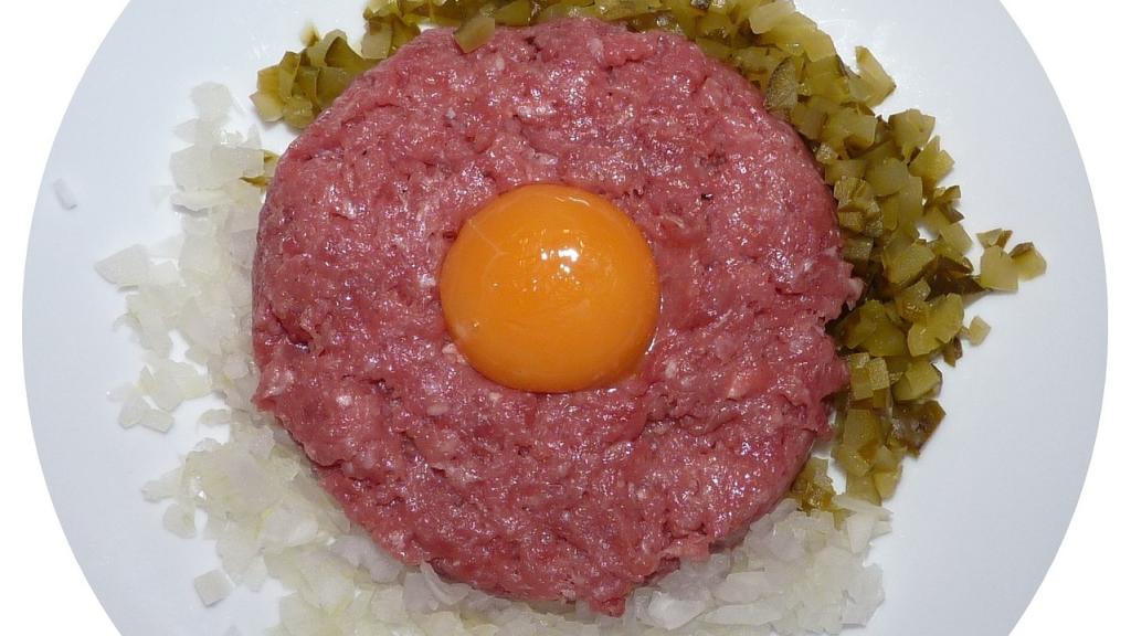 Steak tartar, un plato que solo debes tomar en sitios de mucha confianza