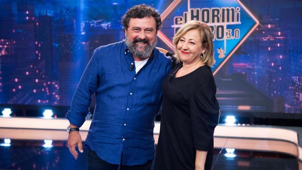 Paco Tous y Carmen Machi, en su entrada a 'El Hormiguero'.