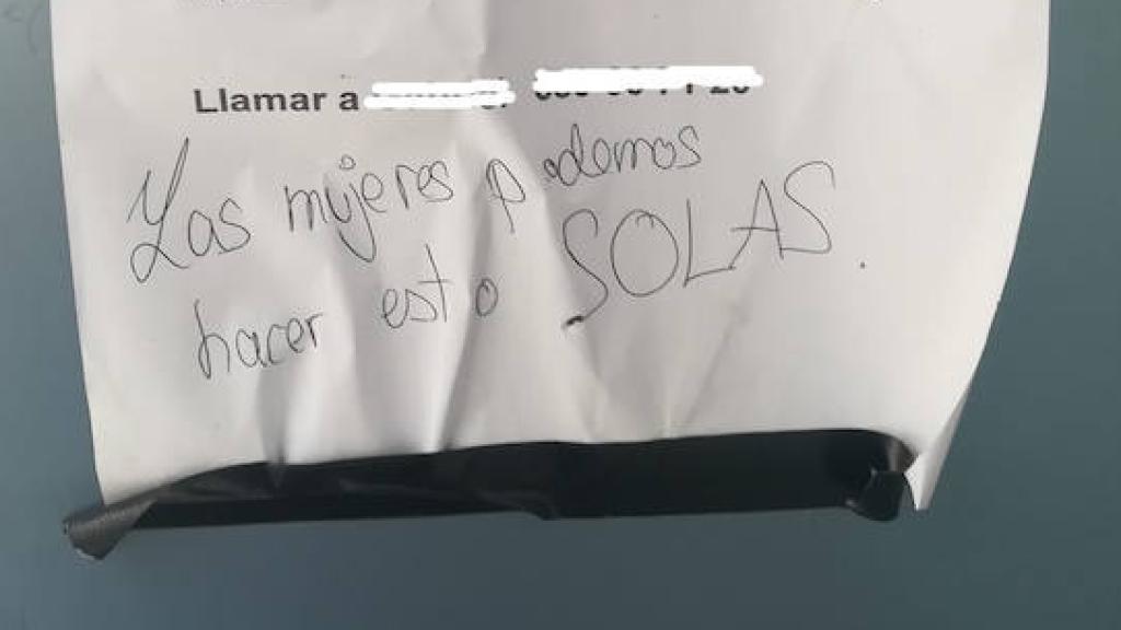 La mujer no dudó en responder al albañil.
