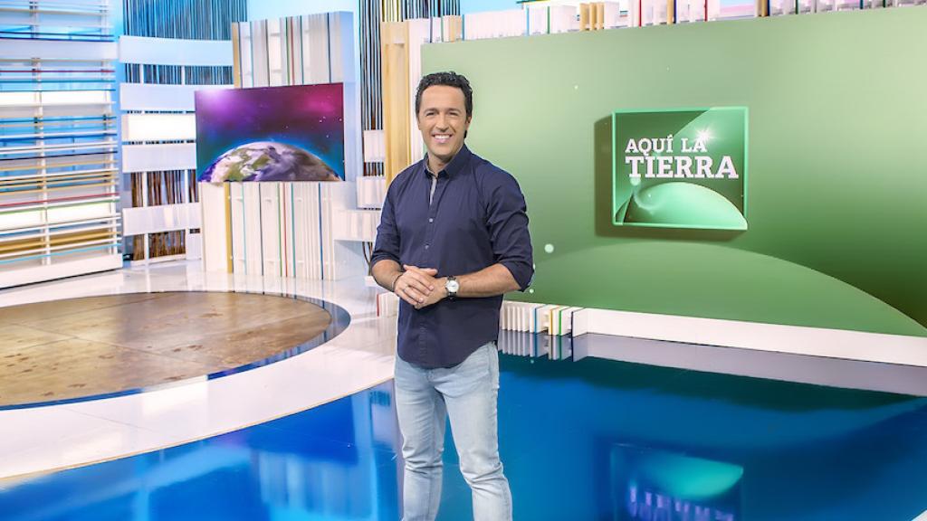 El presentador posando en el plató del programa 'estrella' de TVE.