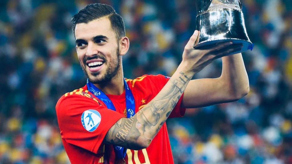 Ceballos con el trofeo del Europeo. Foto: Twitter (@DaniCeballos46)
