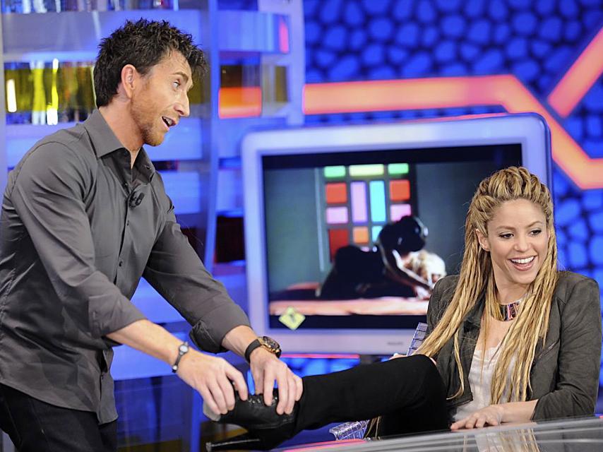 Motos durante una de las visitas de Shakira en 2009.