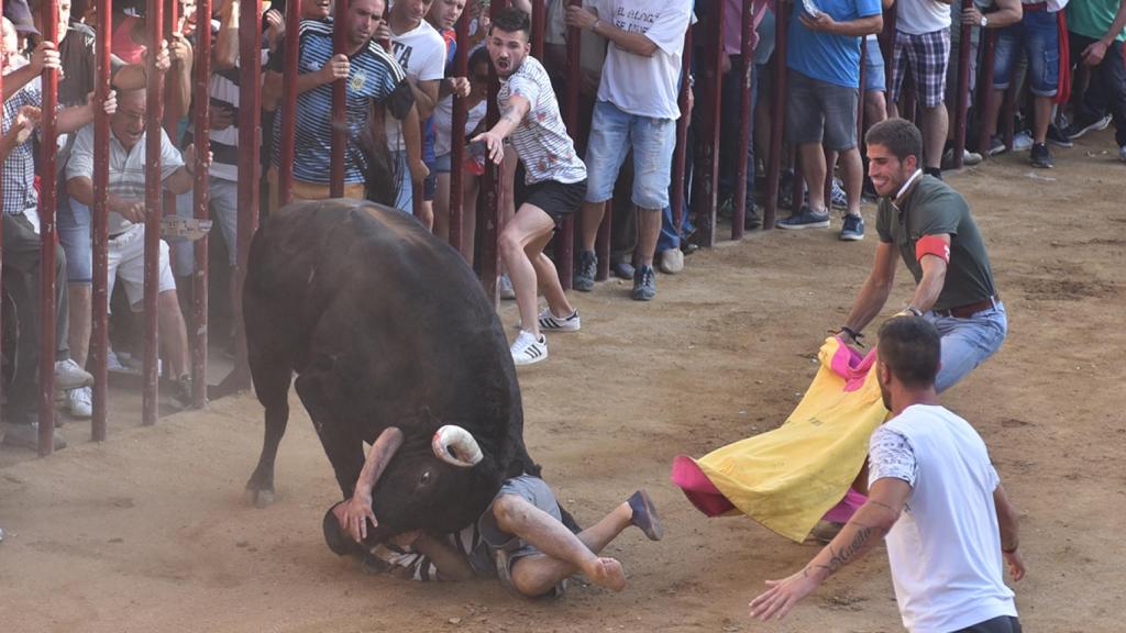 El toro Judío mató de tres cornadas a Pedro durante las fiestas de Coria