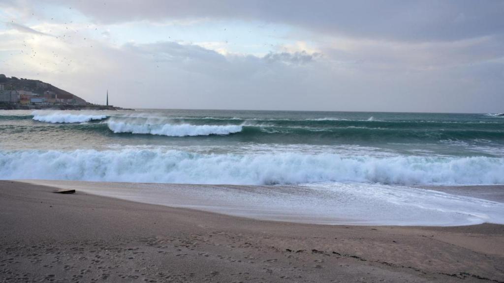 Suben las temperaturas aunque el sol se resiste a salir en A Coruña