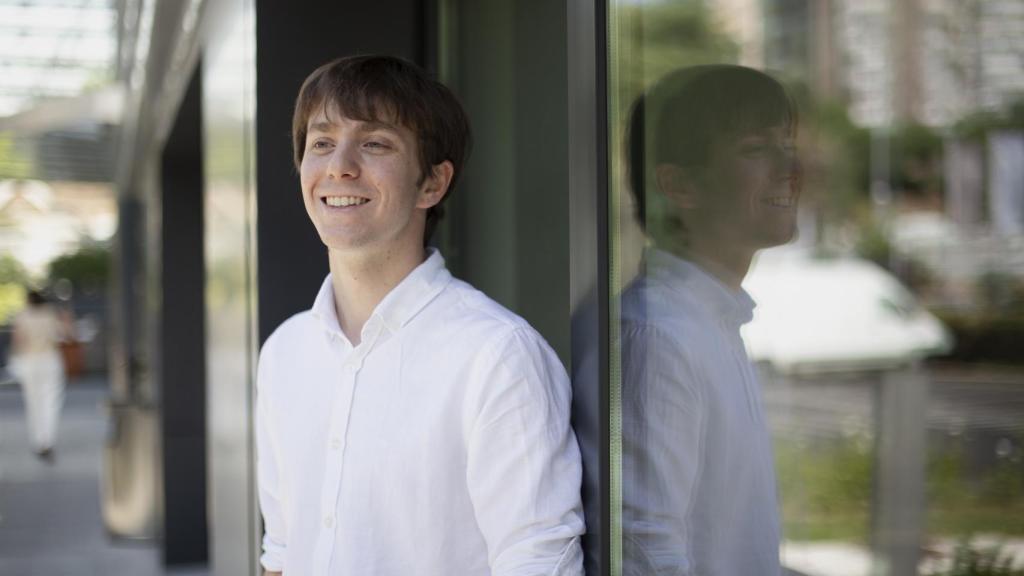 El diputado de Más Madrid Eduardo Fernández Rubiño durante un momento de la entrevista.