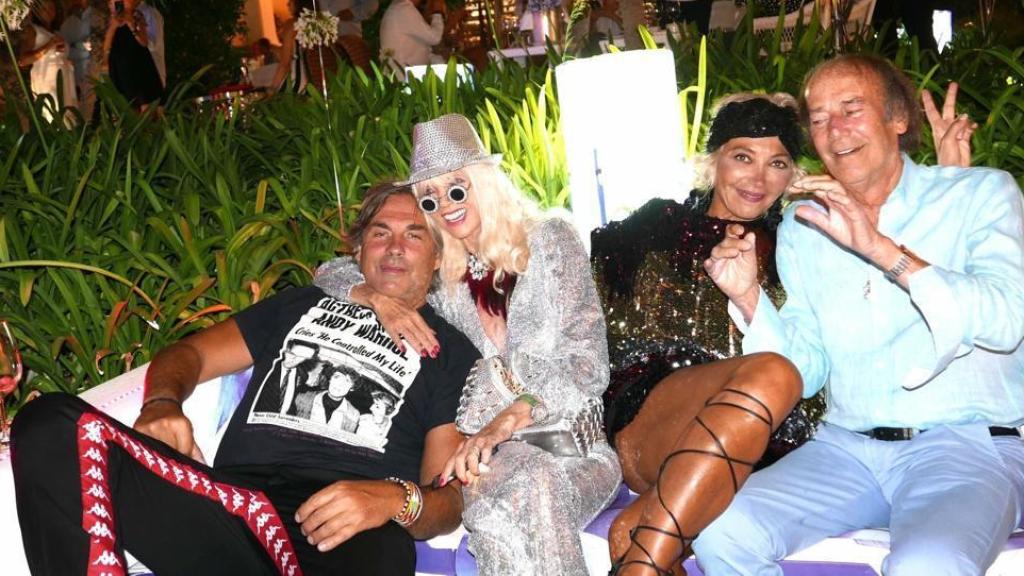 Hubertus de Hohenlohe, Gunilla von Bismarck y Luis Ortiz.